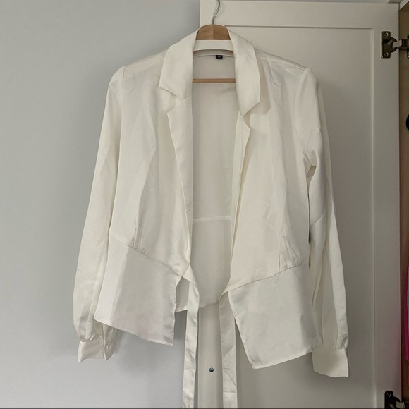 Lulus Boss Mode White Satin Long Sleeve Wrap Top, NWT, Size medium 🌷 - Picture 8 of 13